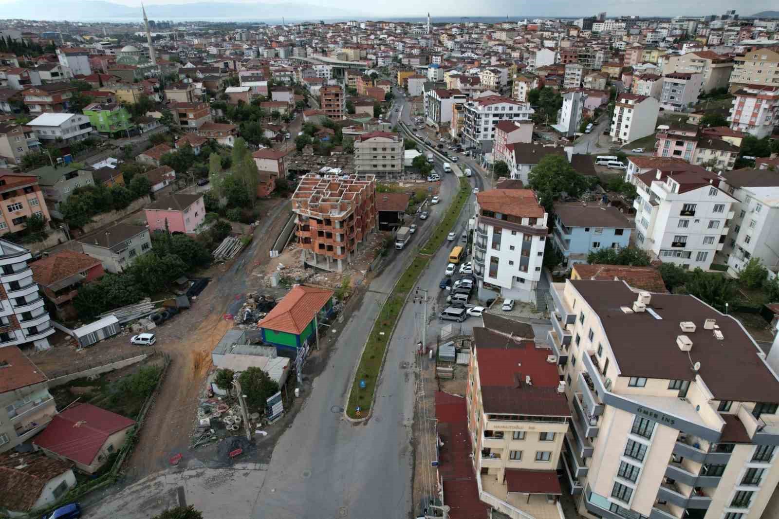 Çayırova’da 170 milyon liralık yatırımla Uğur Mumcu Caddesi yenilendi