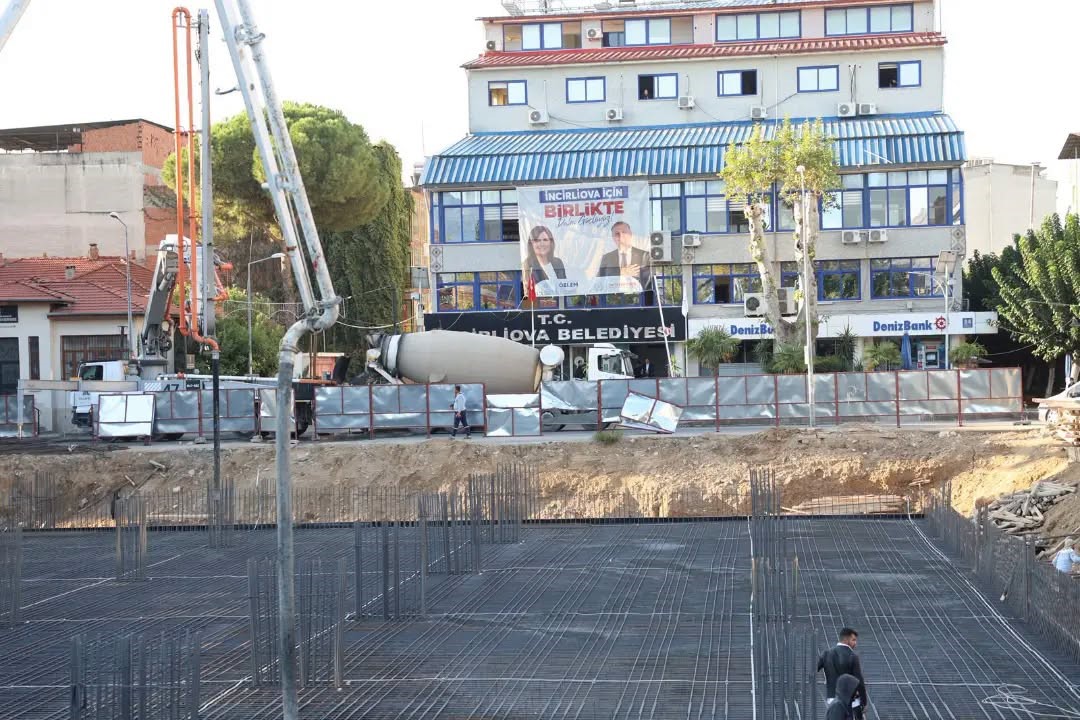 İncirliova’da Cumhuriyet Meydanı ve yeraltı otoparkı projesinde çalışmalar sürüyor