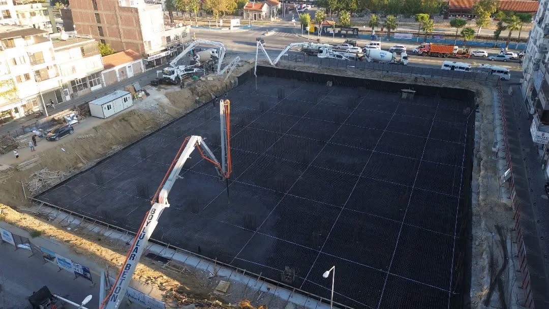 İncirliova’da Cumhuriyet Meydanı ve yeraltı otoparkı projesinde çalışmalar sürüyor