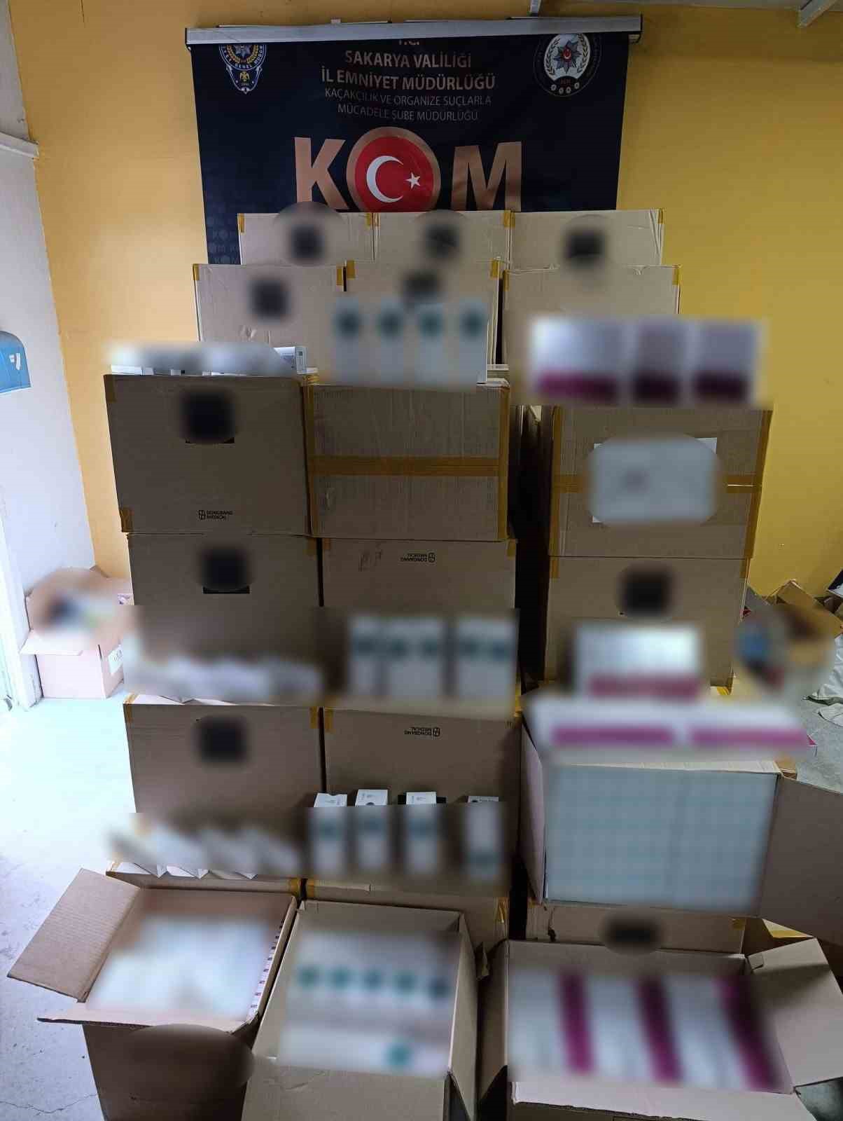 Gişelerde durdurulan araçta 10 bin 700 adet kaçak kozmetik ürünü ele geçirildi