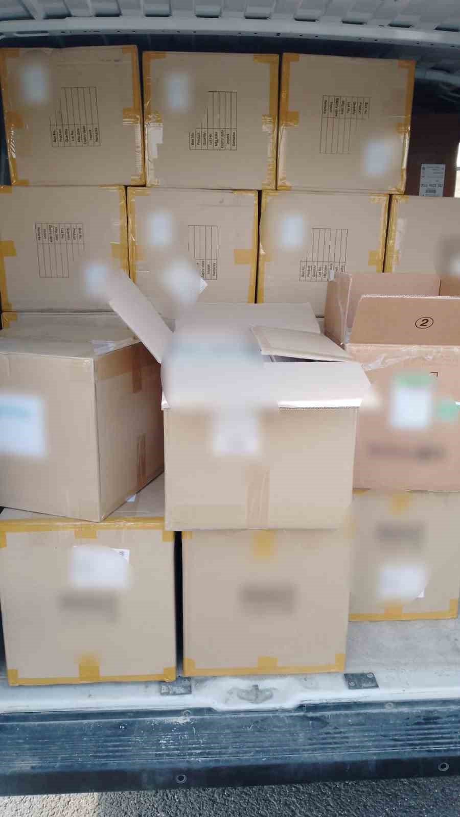 Gişelerde durdurulan araçta 10 bin 700 adet kaçak kozmetik ürünü ele geçirildi