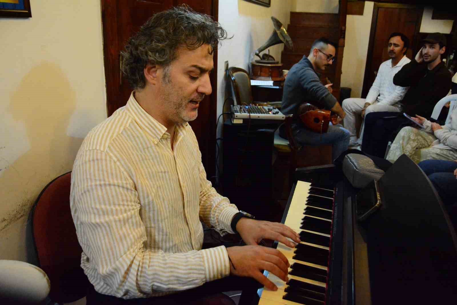 Görme engelli Büşra’nın müzik tutkusu gerçeğe dönüştü