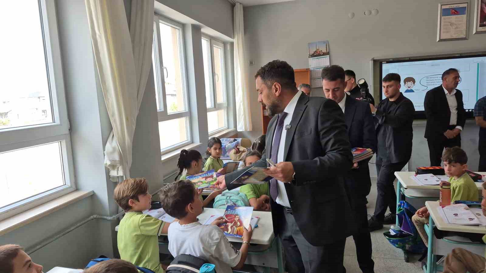 Sınıf başkanı seçim vaadini tuttu: Başkan Ekinci 3-D sınıfıyla buluştu