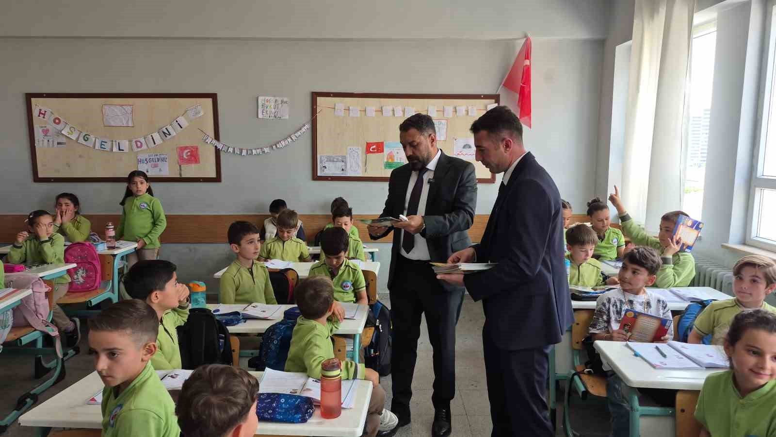 Sınıf başkanı seçim vaadini tuttu: Başkan Ekinci 3-D sınıfıyla buluştu