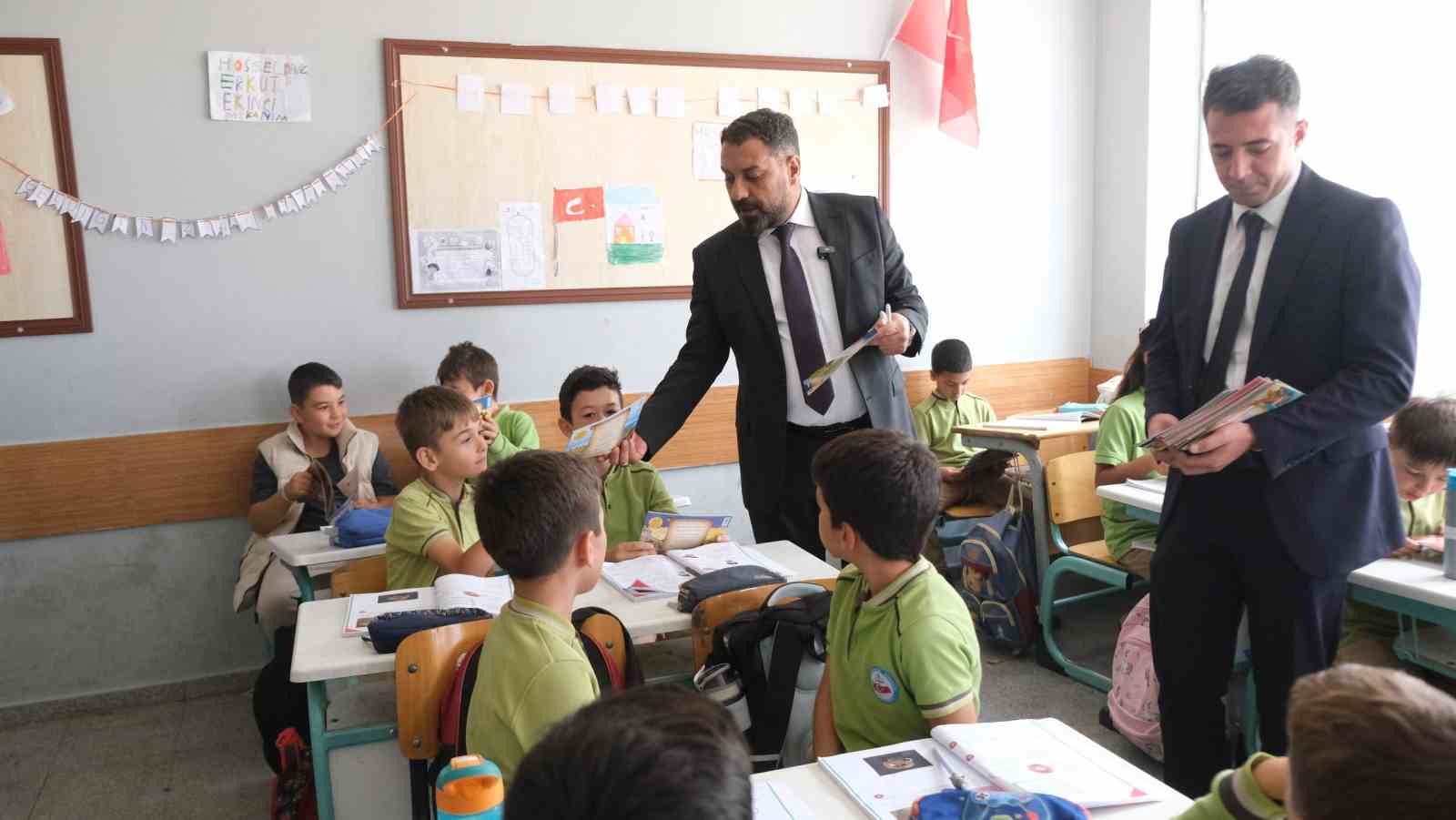 Sınıf başkanı seçim vaadini tuttu: Başkan Ekinci 3-D sınıfıyla buluştu