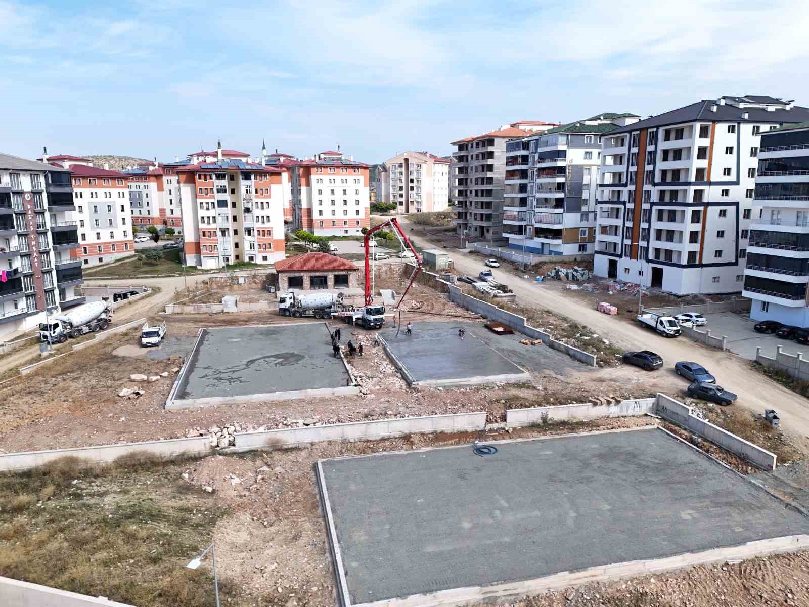 Akdağmadeni’nde 100. Yıl Spor Kompleksi inşa çalışmaları tüm hızıyla devam ediyor