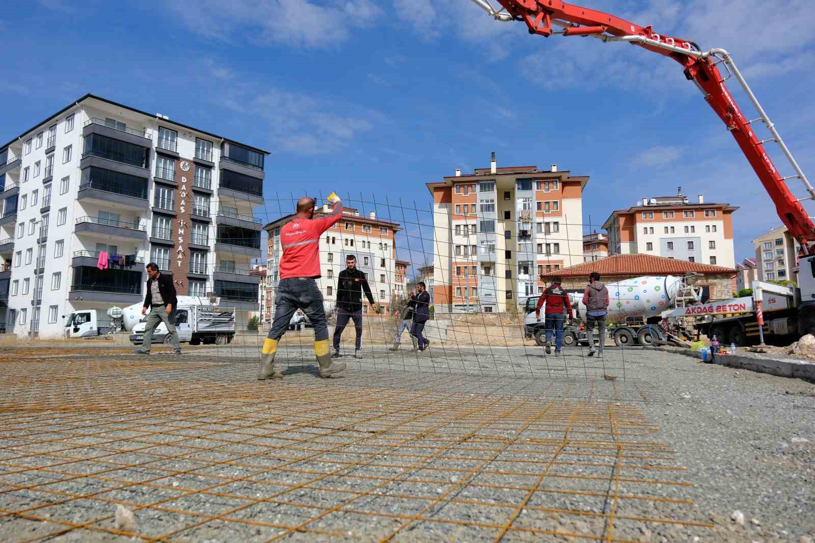 Akdağmadeni’nde 100. Yıl Spor Kompleksi inşa çalışmaları tüm hızıyla devam ediyor