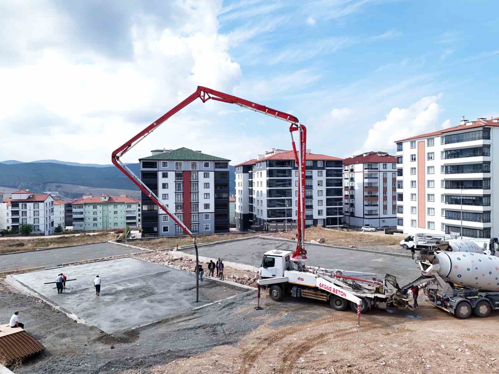 Akdağmadeni’nde 100. Yıl Spor Kompleksi inşa çalışmaları tüm hızıyla devam ediyor