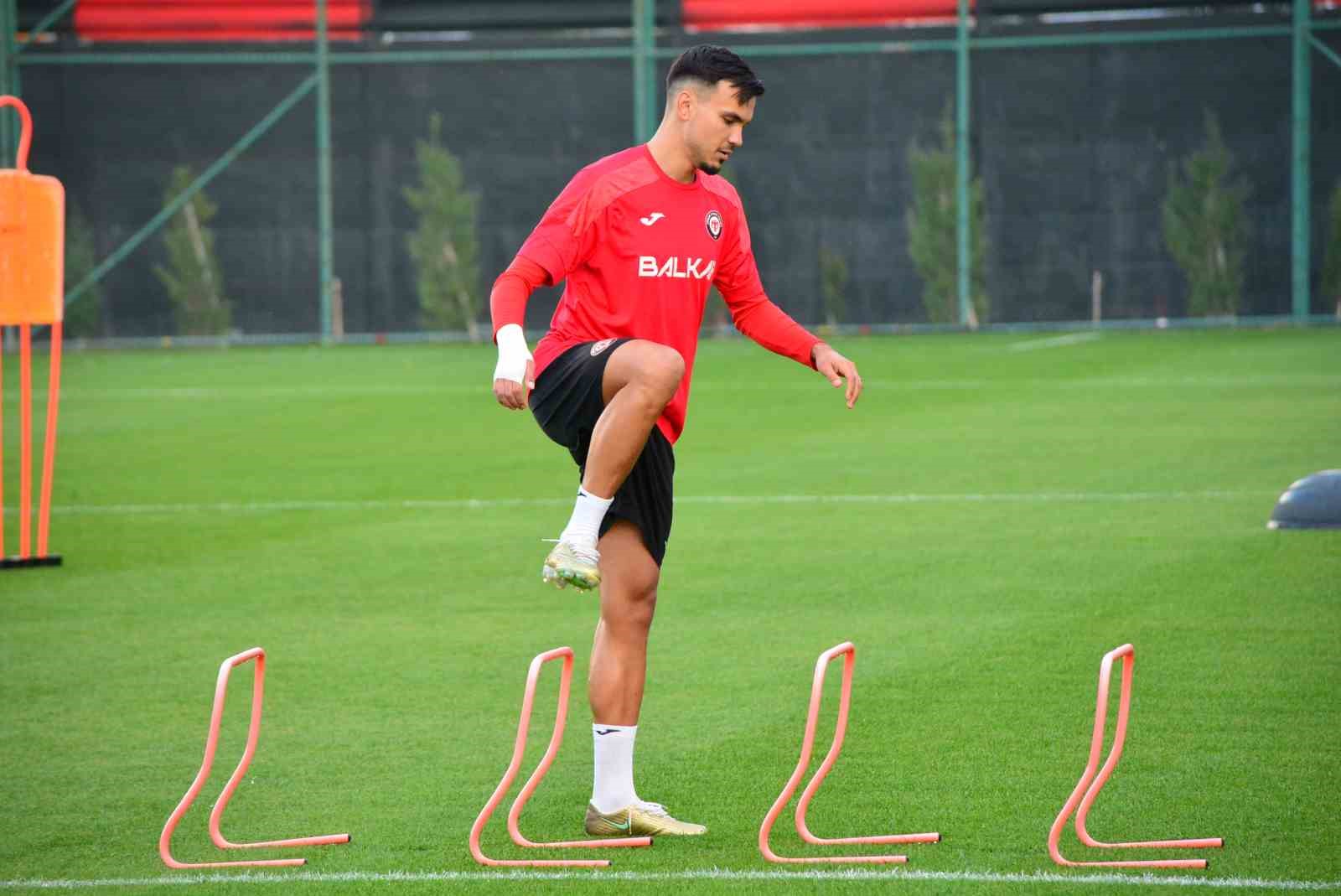 Burak Yılmaz: "İyi oyuncularımız var ama daha tam takım olamadığımızı düşünüyorum"