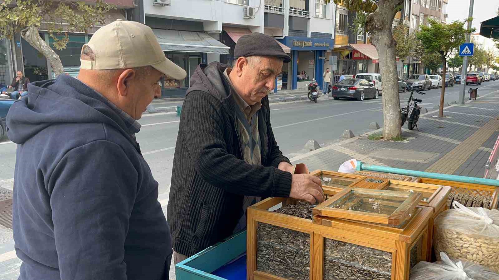 Çekirdek arabasının başında geçen yarım asırlık ömür