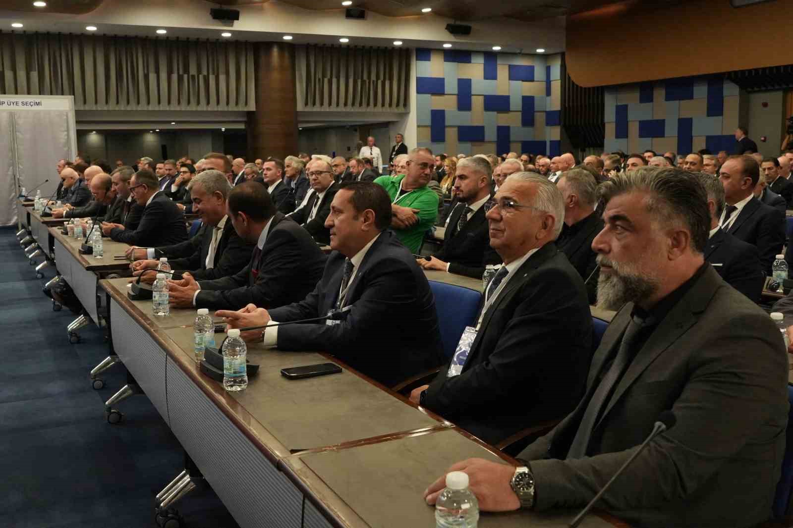 İZTO Başkanı Özgener güven tazeledi