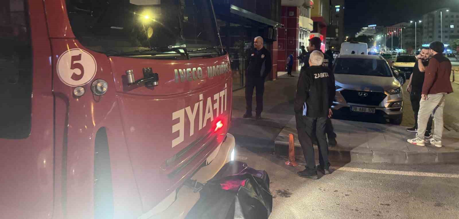 Tost makinesinde unutulan ekmek ekipleri alarma geçirdi