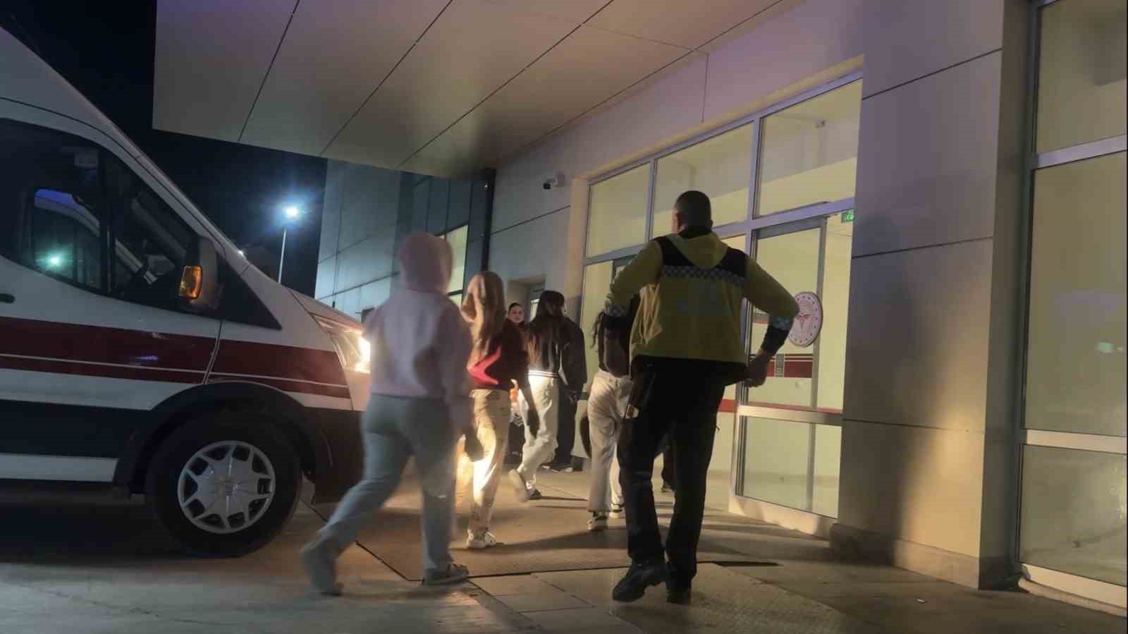 Burdur’da 52 üniversite öğrencisi zehirlenme şüphesiyle hastaneye başvurdu
