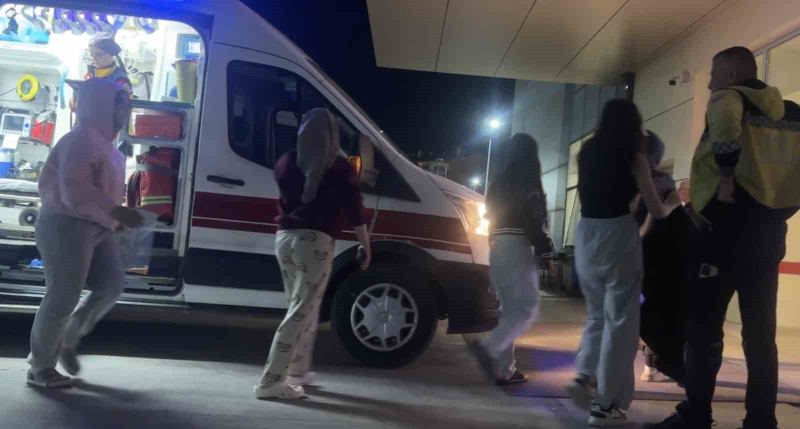 Burdur’da 52 üniversite öğrencisi zehirlenme şüphesiyle hastaneye başvurdu