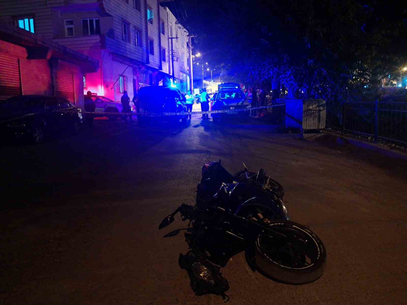 Kilis’te motosiklet rögar kapağına çarptı: 1 ağır yaralı