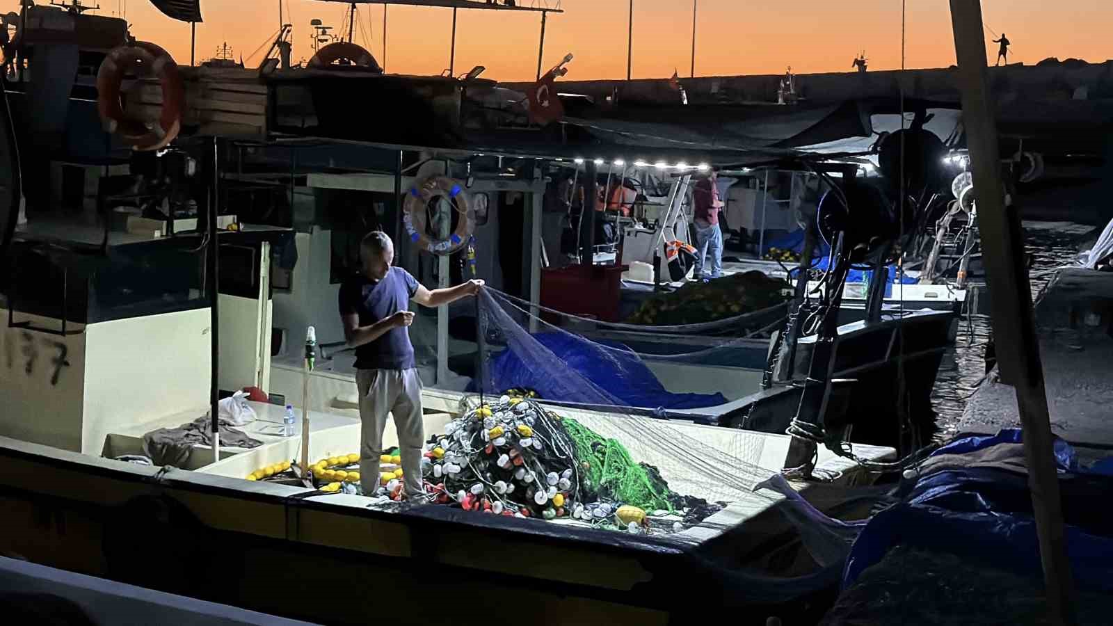 Balıkçı teknelerinde av sezonu öncesi bakım çalışması