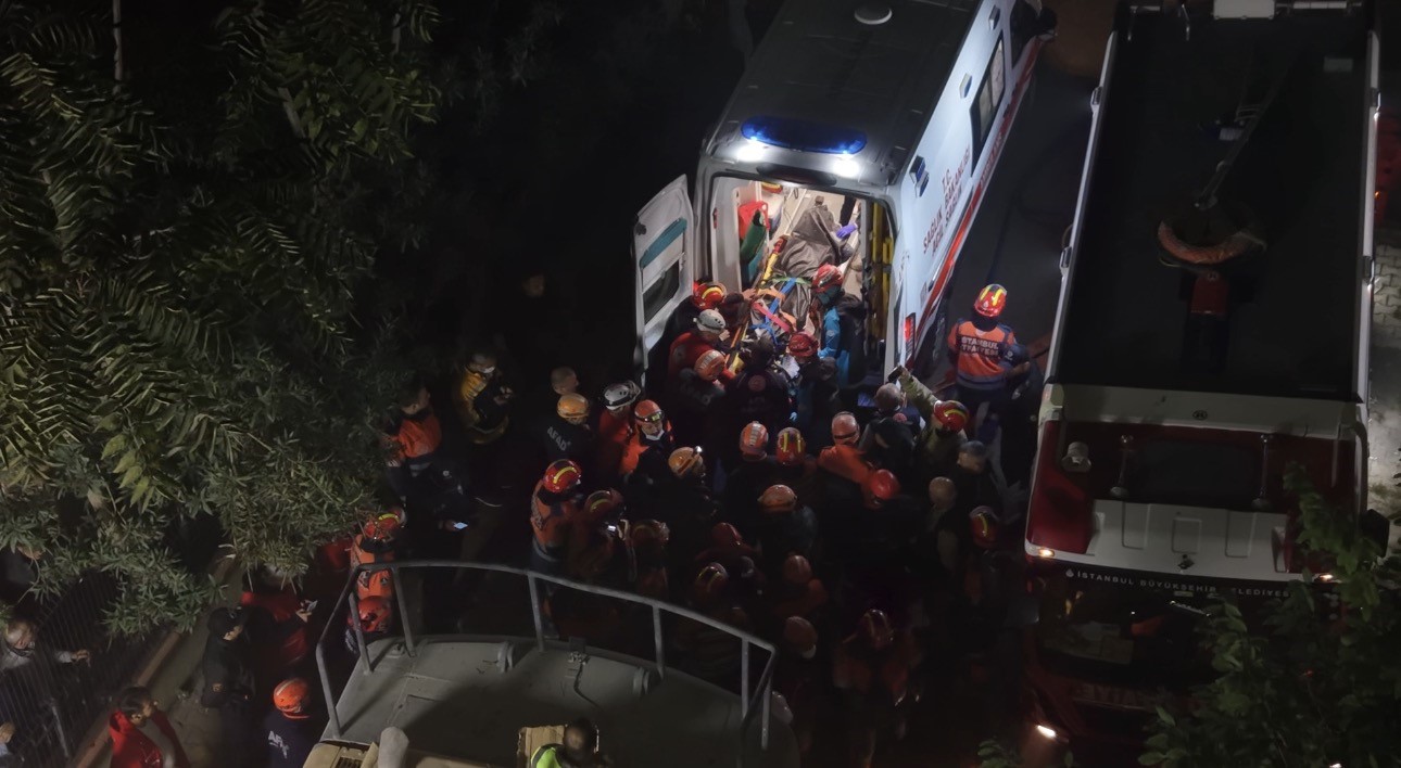 Maltepe’de çöken binanın enkazından 22 saat sonra Hüseyin Özkurt’un cansız bedeni çıkarıldı