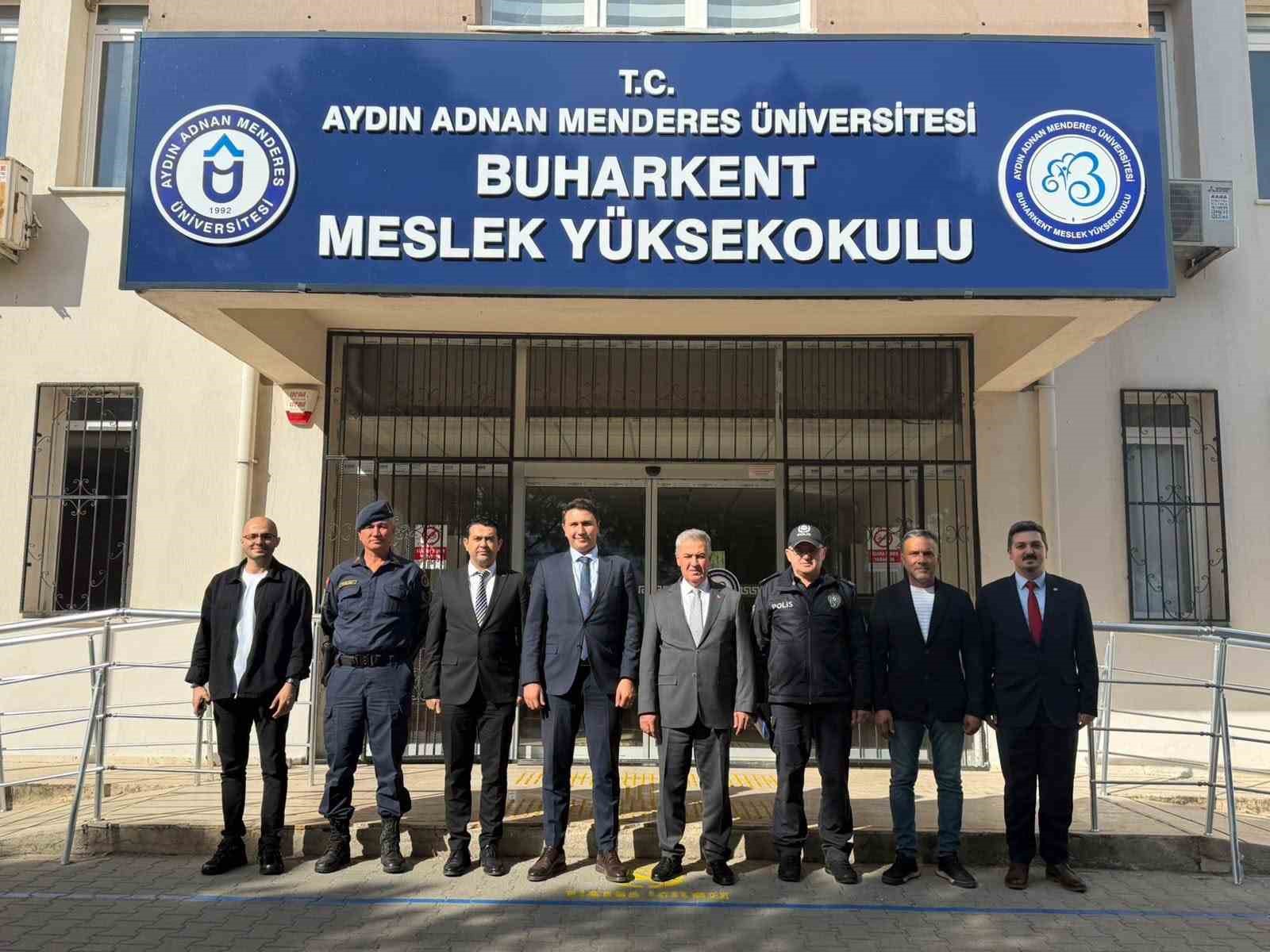 Buharkent’te üniversite öğrencileri yerel yönetimleri konuştu