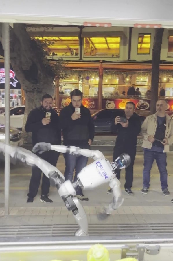 ‘Karateci robot’ CANİKMAN Amasyalıları mest etti