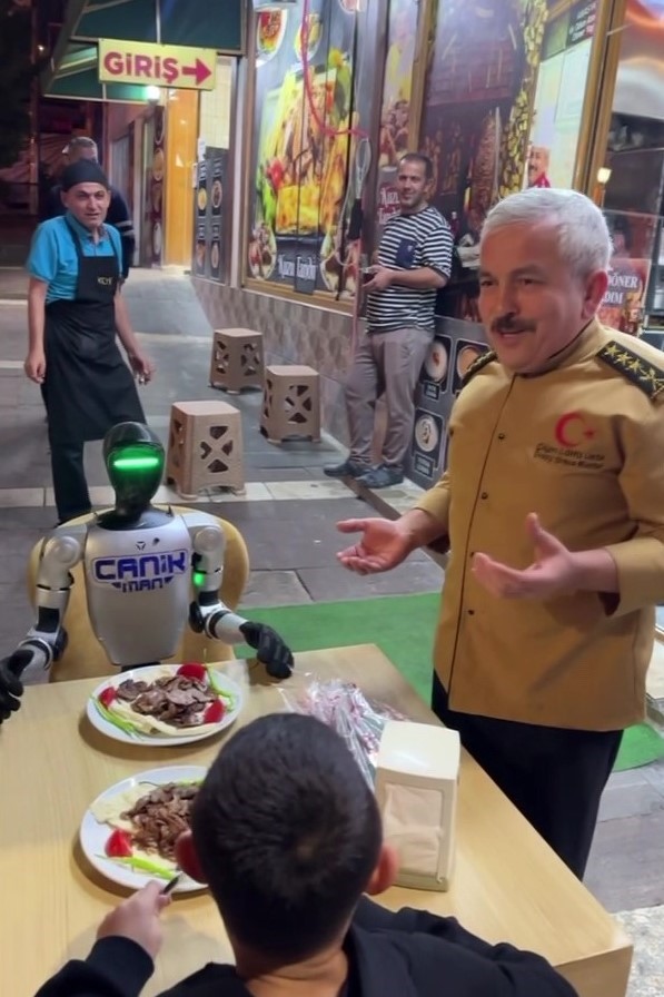 ‘Karateci robot’ CANİKMAN Amasyalıları mest etti