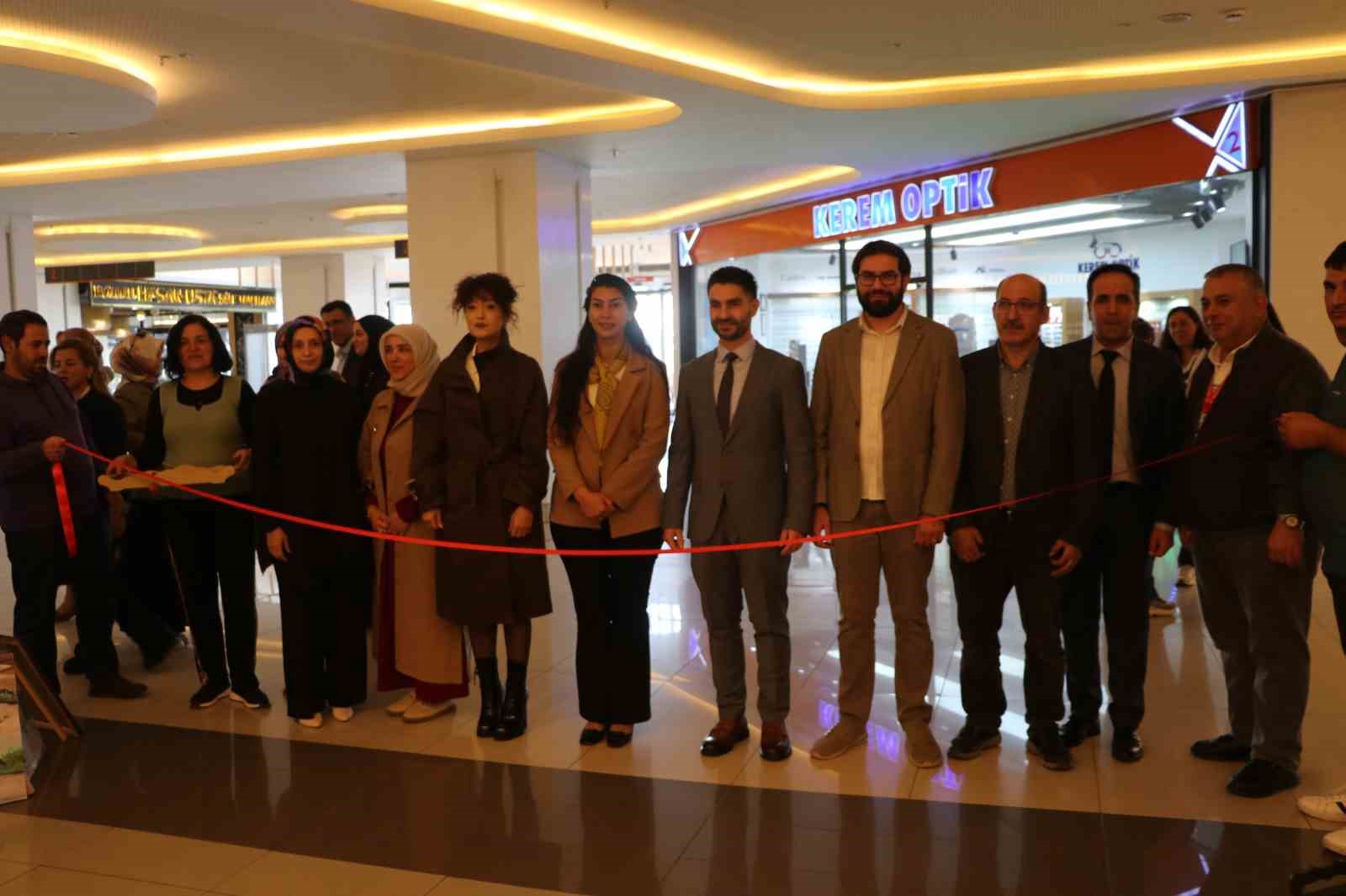 Erzincan’da el emeği ürünler sergilendi