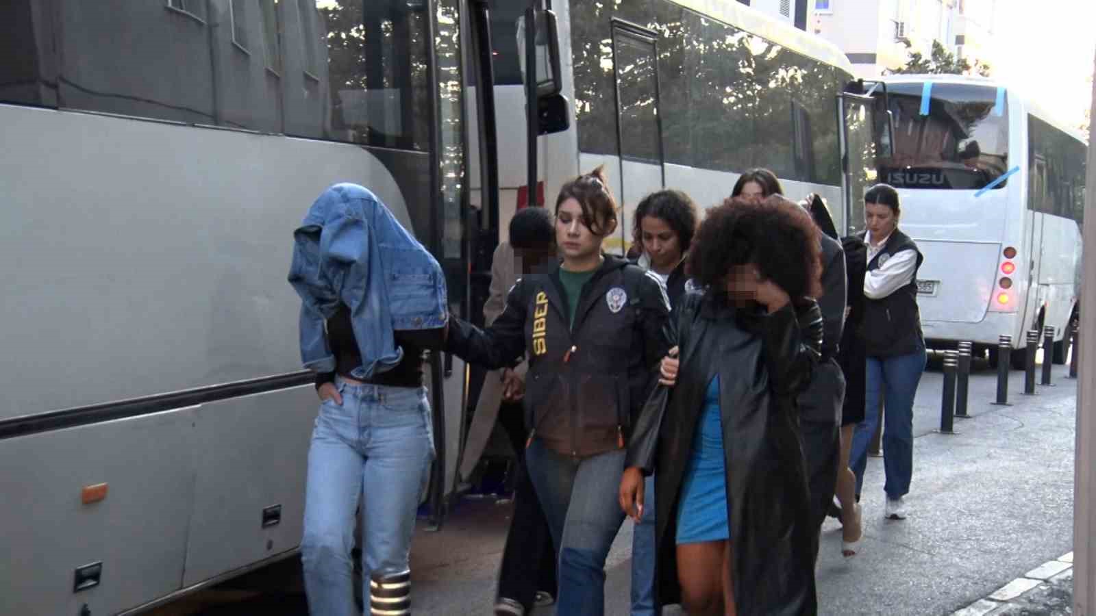 İstanbul’da uluslararası dolandırıcılık şebekesine operasyon: 62 şüpheli adliyeye sevk edildi