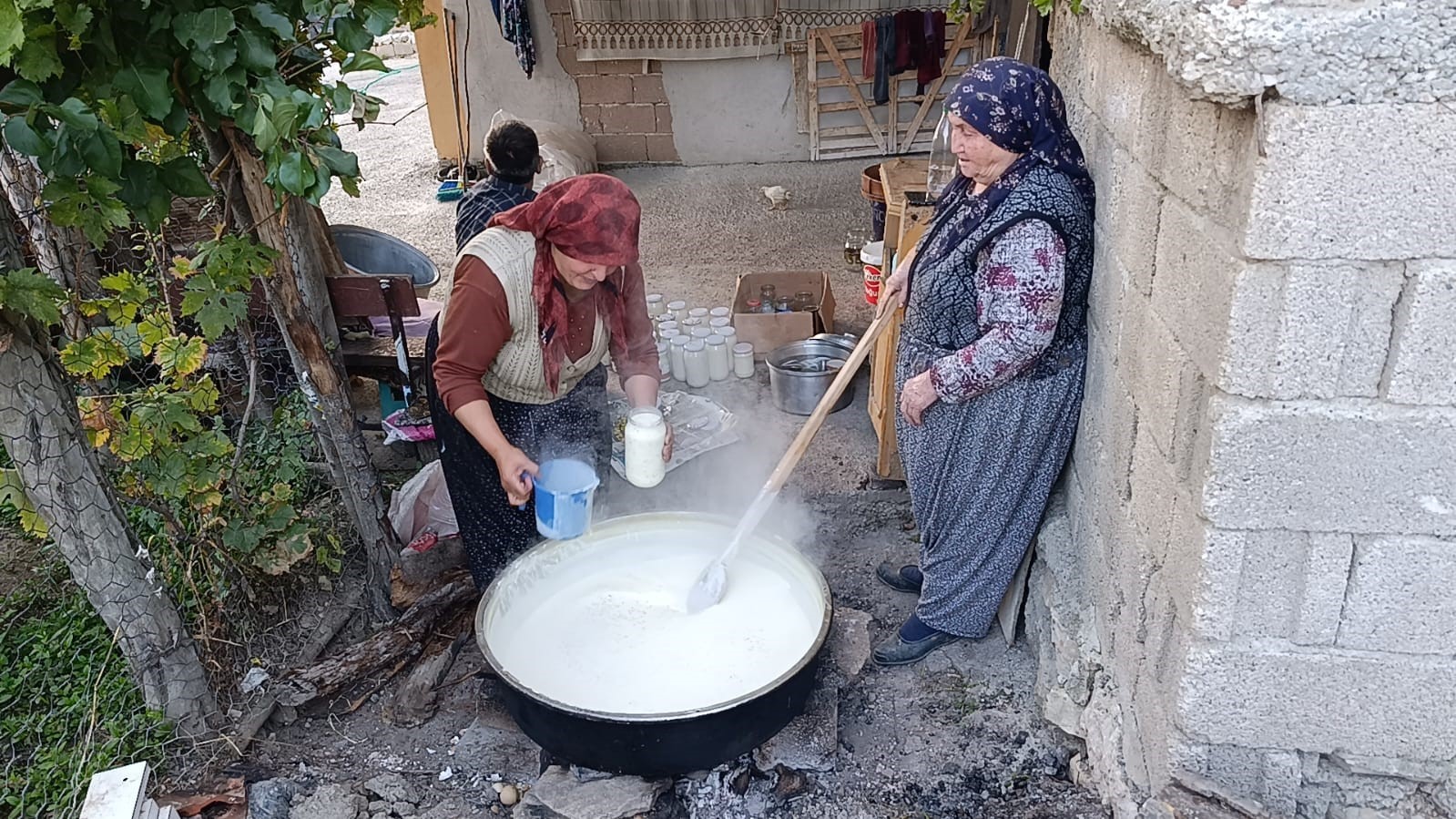 Kurutma tarhananın yerini alan şişe tarhanalar, kadınları iş yükü ve zaman kaybından kurtarıyor