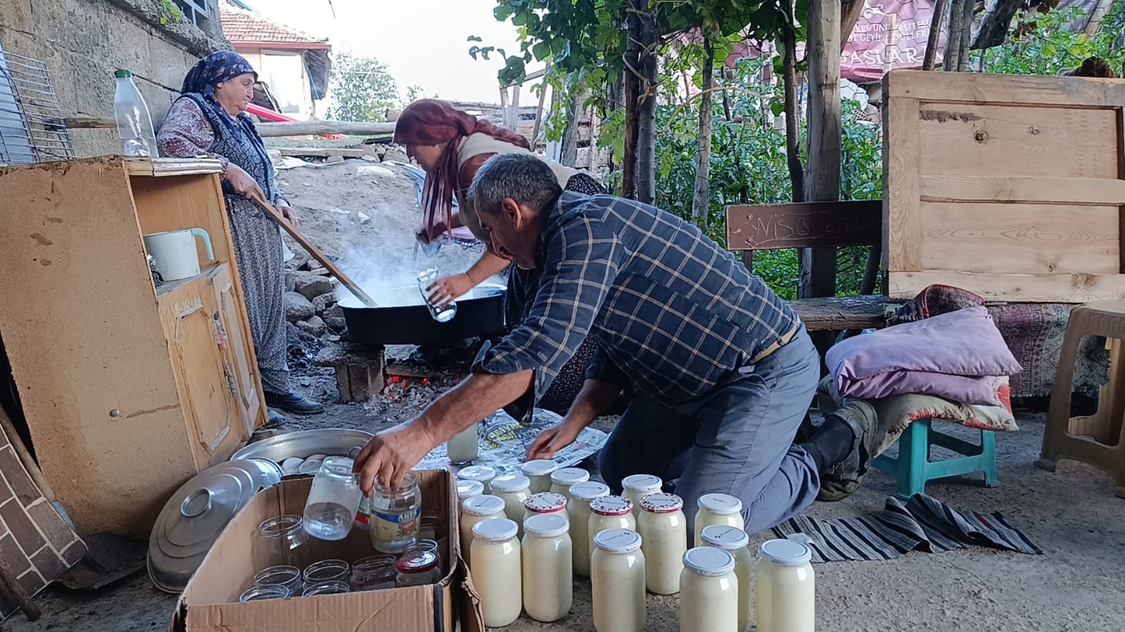 Kurutma tarhananın yerini alan şişe tarhanalar, kadınları iş yükü ve zaman kaybından kurtarıyor