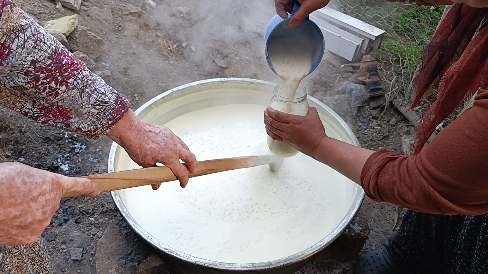 Kurutma tarhananın yerini alan şişe tarhanalar, kadınları iş yükü ve zaman kaybından kurtarıyor