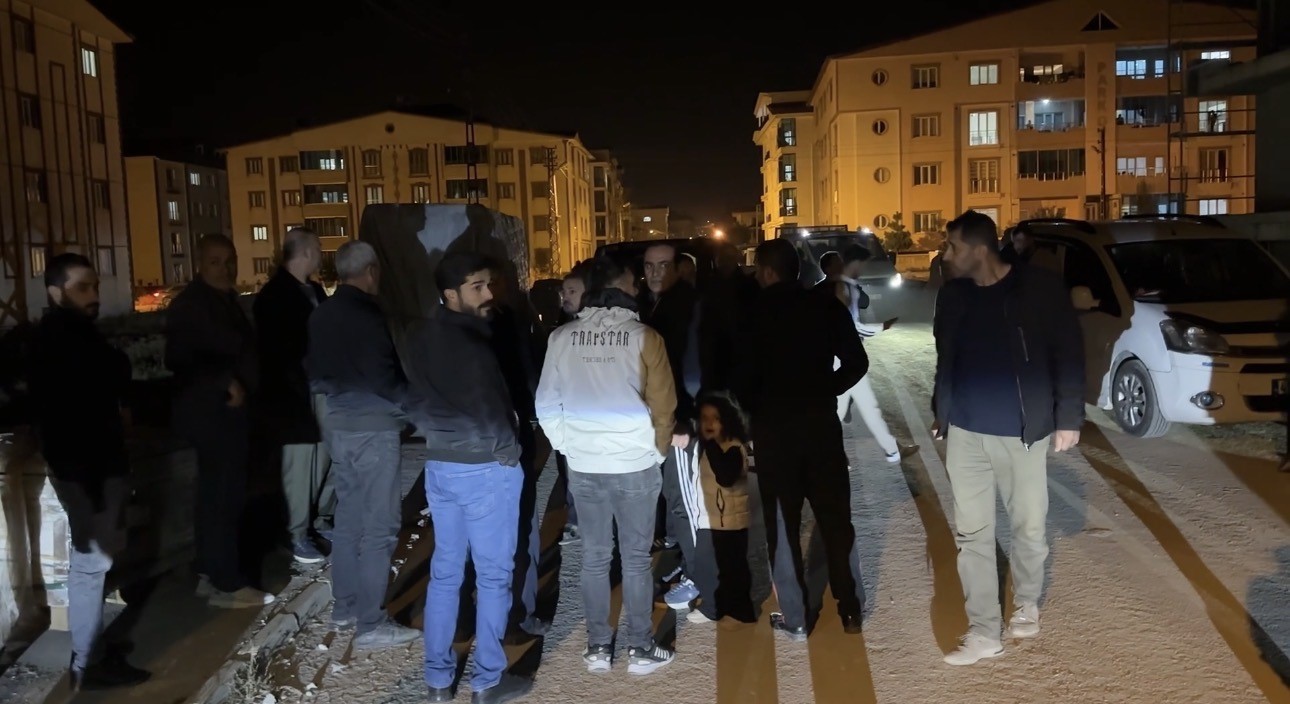 Yüksekova’da 10 saatlik kabus mutlu bitti: Kayıp Efe kamyonet kasasında uyurken bulundu