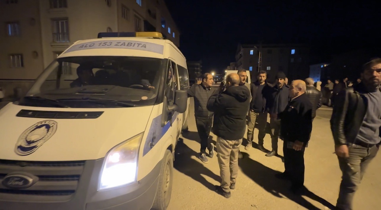 Yüksekova’da 10 saatlik kabus mutlu bitti: Kayıp Efe kamyonet kasasında uyurken bulundu