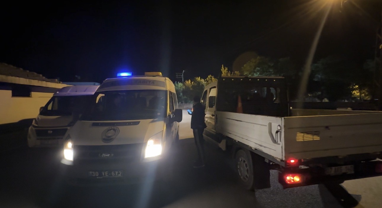 Yüksekova’da 10 saatlik kabus mutlu bitti: Kayıp Efe kamyonet kasasında uyurken bulundu