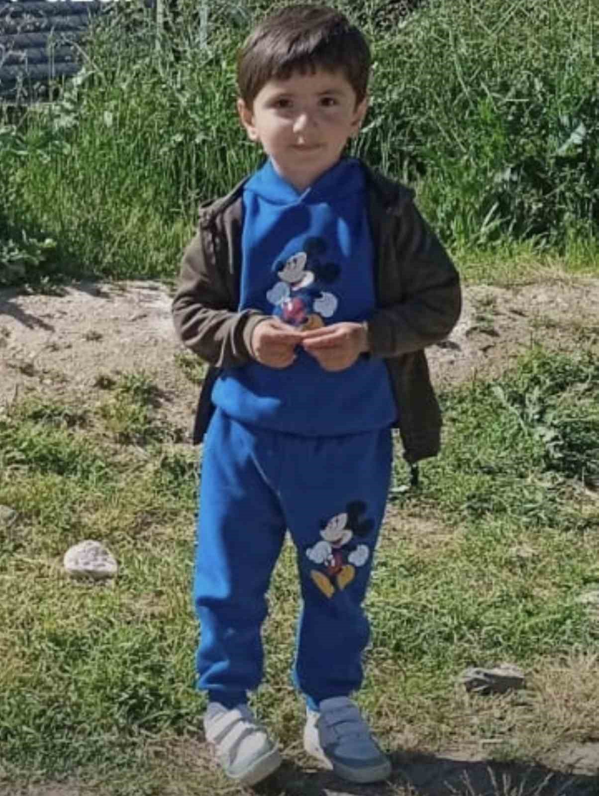 Yüksekova’da 10 saatlik kabus mutlu bitti: Kayıp Efe kamyonet kasasında uyurken bulundu