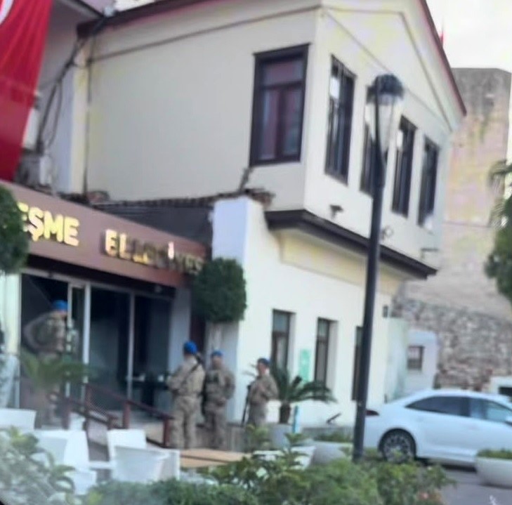 Çeşme Belediyesi operasyonunda 12 şüpheli adliyeye sevk edildi