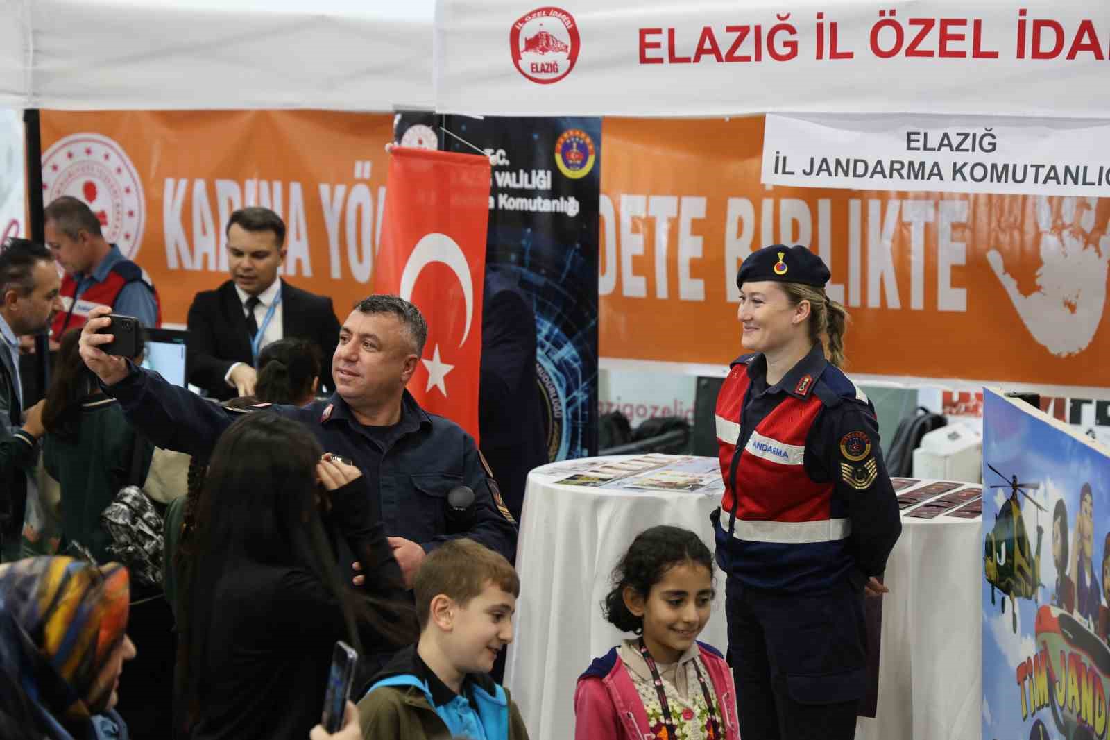 Öğrencinin Bayraktar TB2 SİHA heyecanı ve sevinci kameralara yansıdı