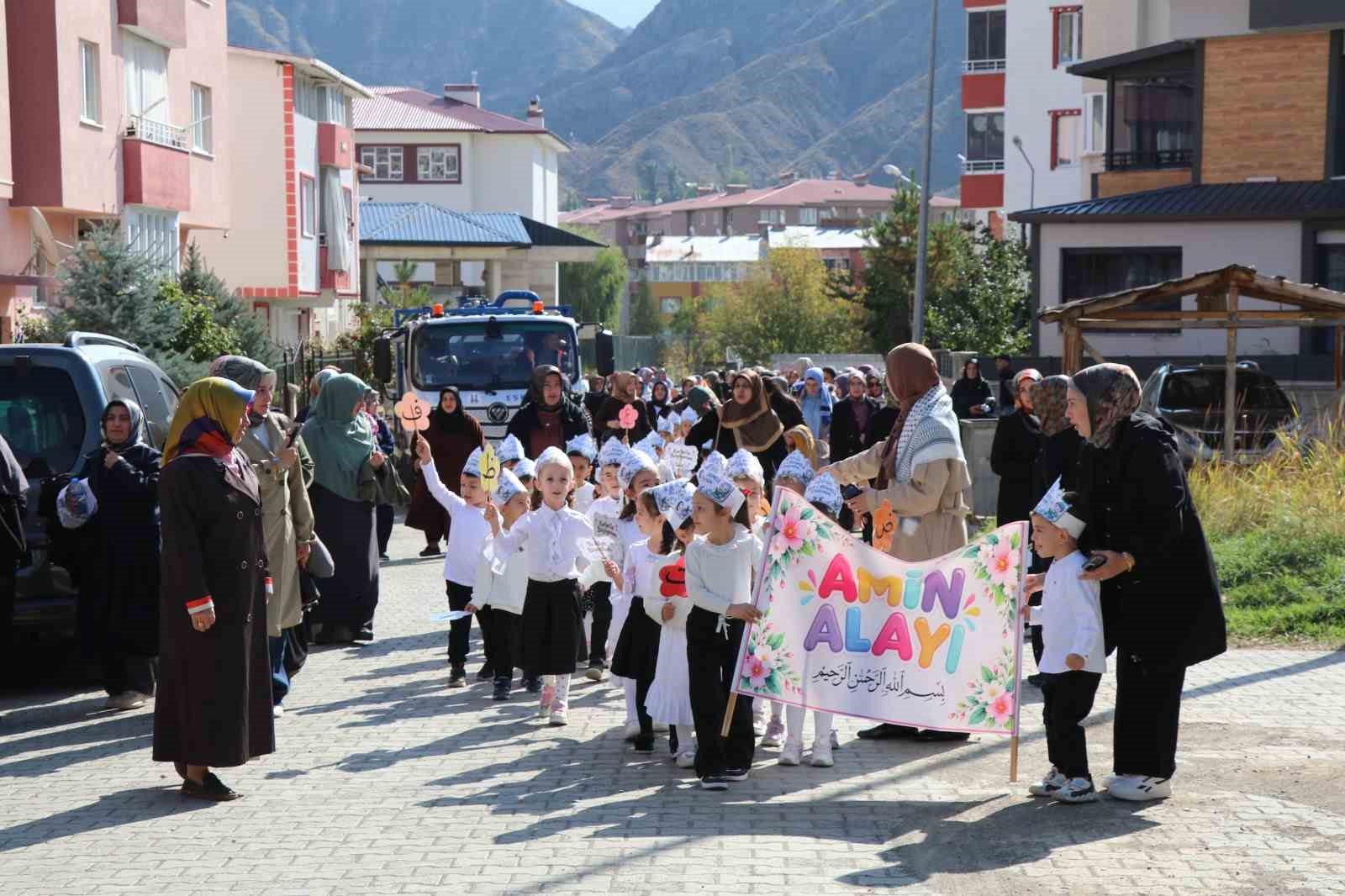 Oltulu minik yüreklerden "Amin Alayı"
