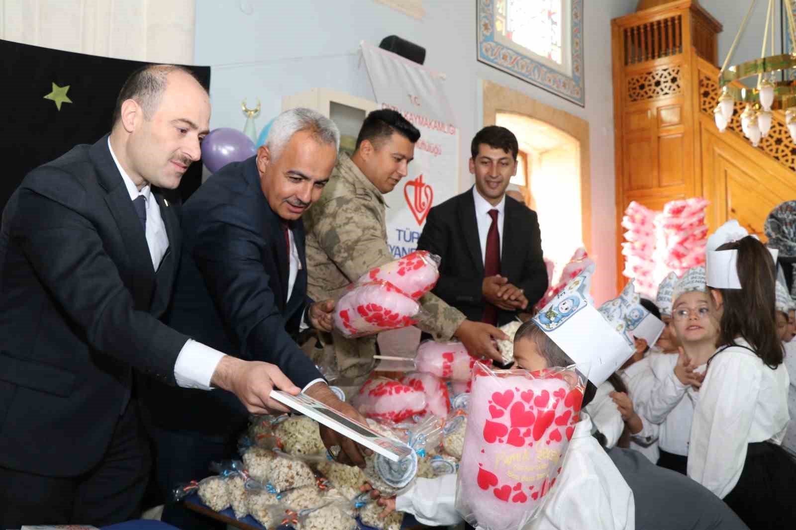 Oltulu minik yüreklerden "Amin Alayı"