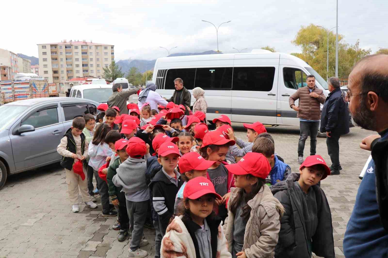 Oltu’da mobil sinema tırı 650 öğrenciye sinema keyfi yaşattı