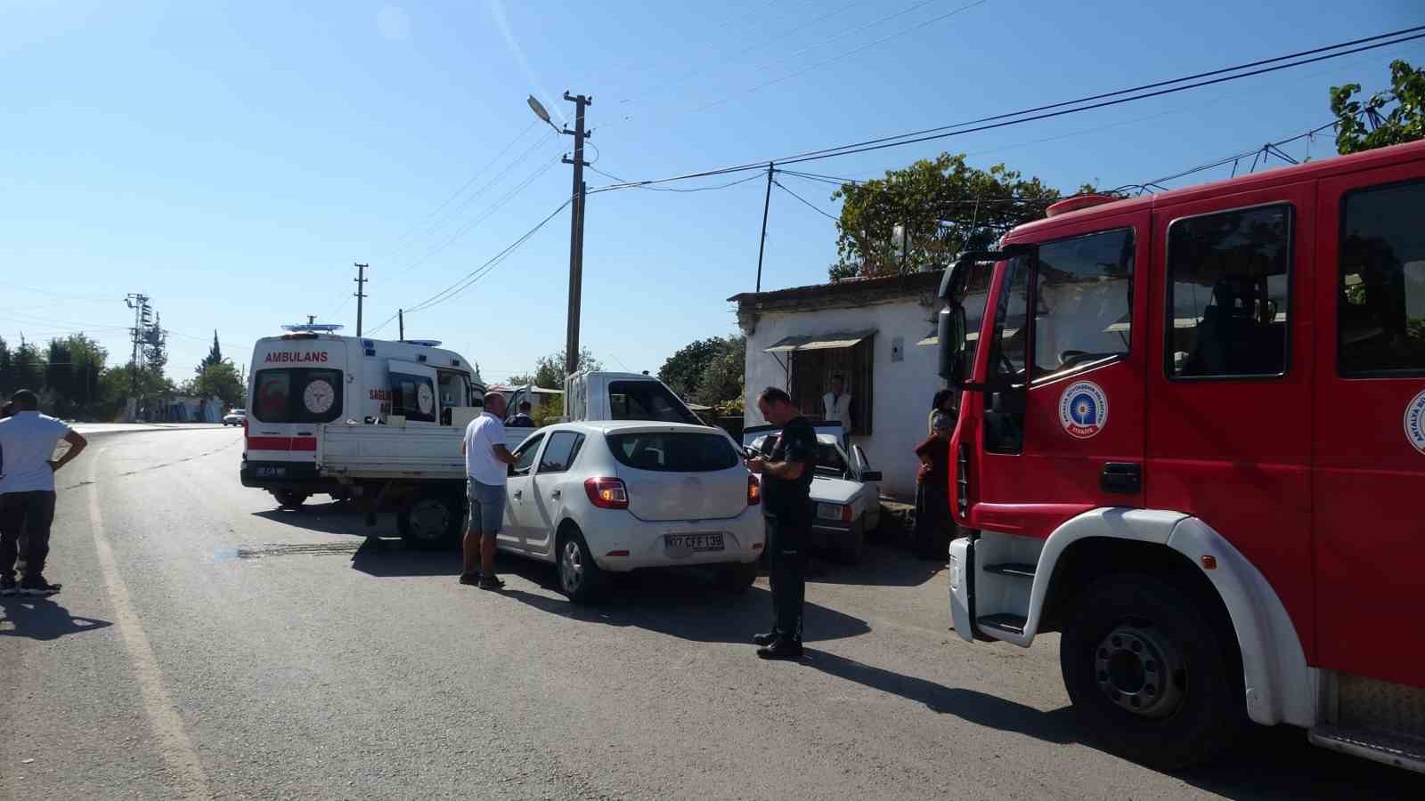 Çukura girmekten kaçmak isterken karşı yöne geçip kamyonetle çarpıştı