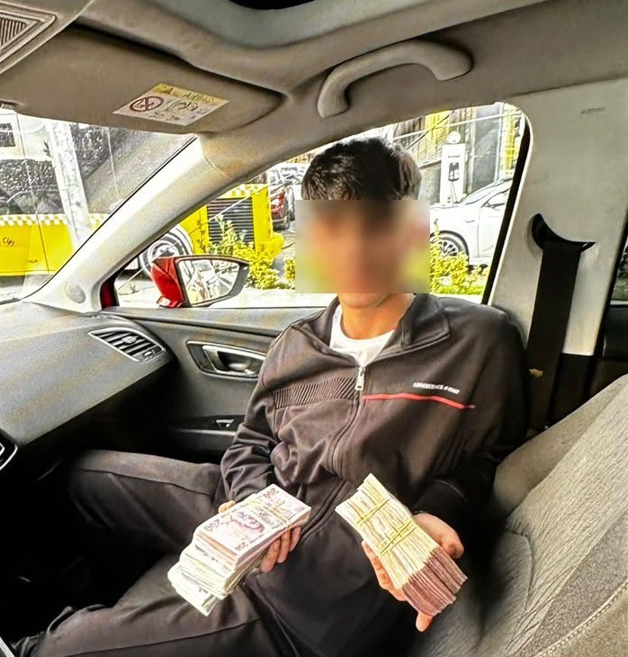 Bayrampaşa’da otomobilin önünü kesip araçtaki 7 kilogram altın ve yüklü miktardaki parayı çaldılar