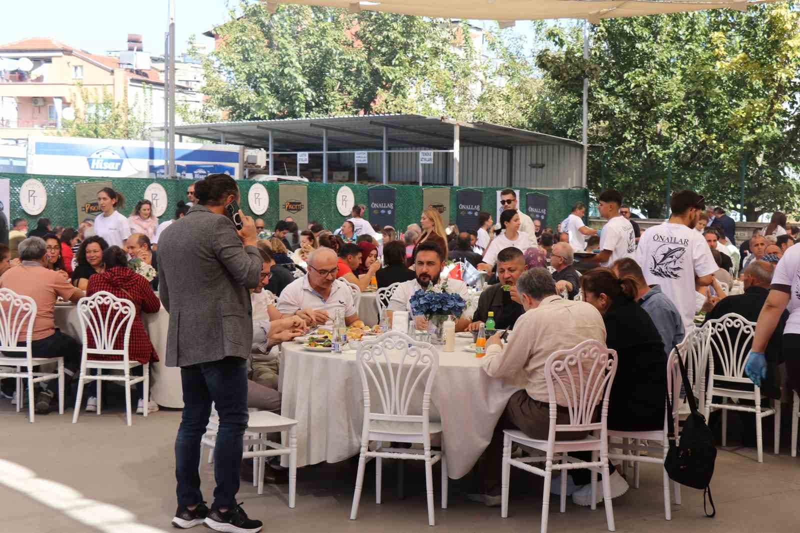 Denizi olmayan şehirde 1 tonluk balık ziyafeti
