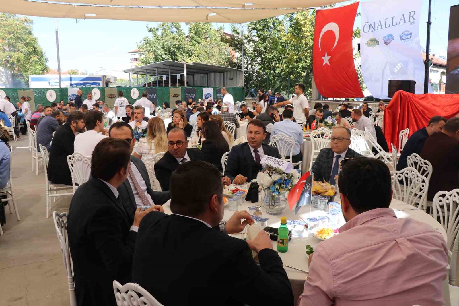 Denizi olmayan şehirde 1 tonluk balık ziyafeti
