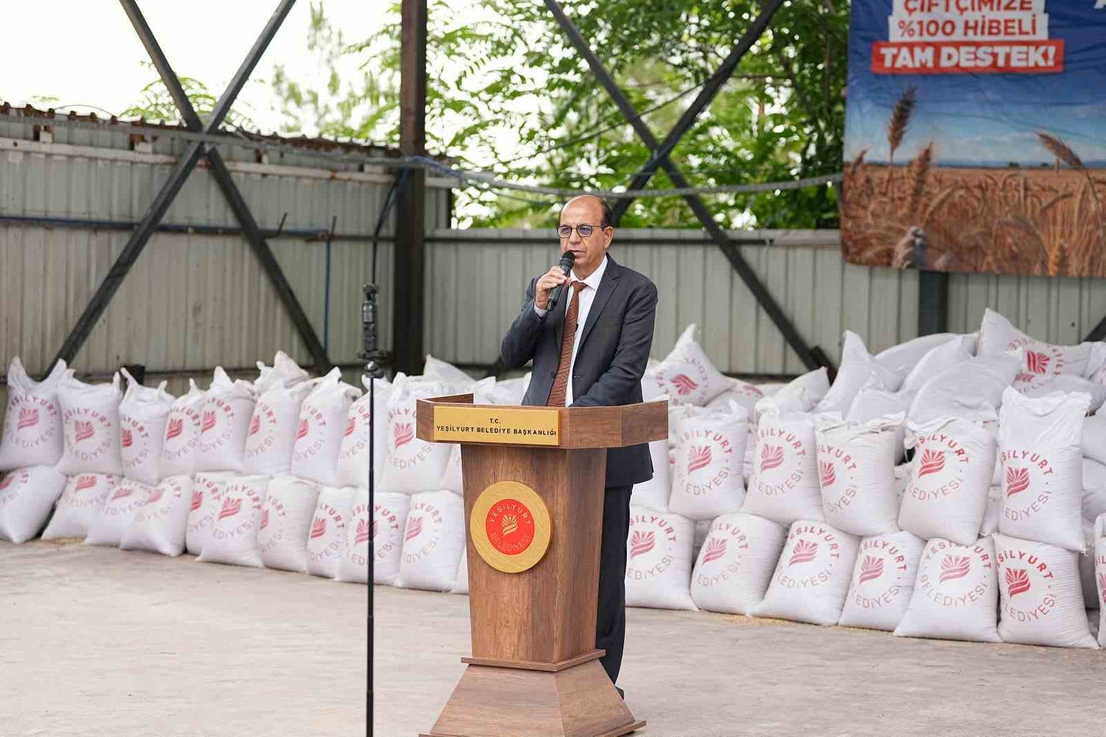 Yeşilyurt Belediyesi’nden üreticilere 60 ton arpa desteği