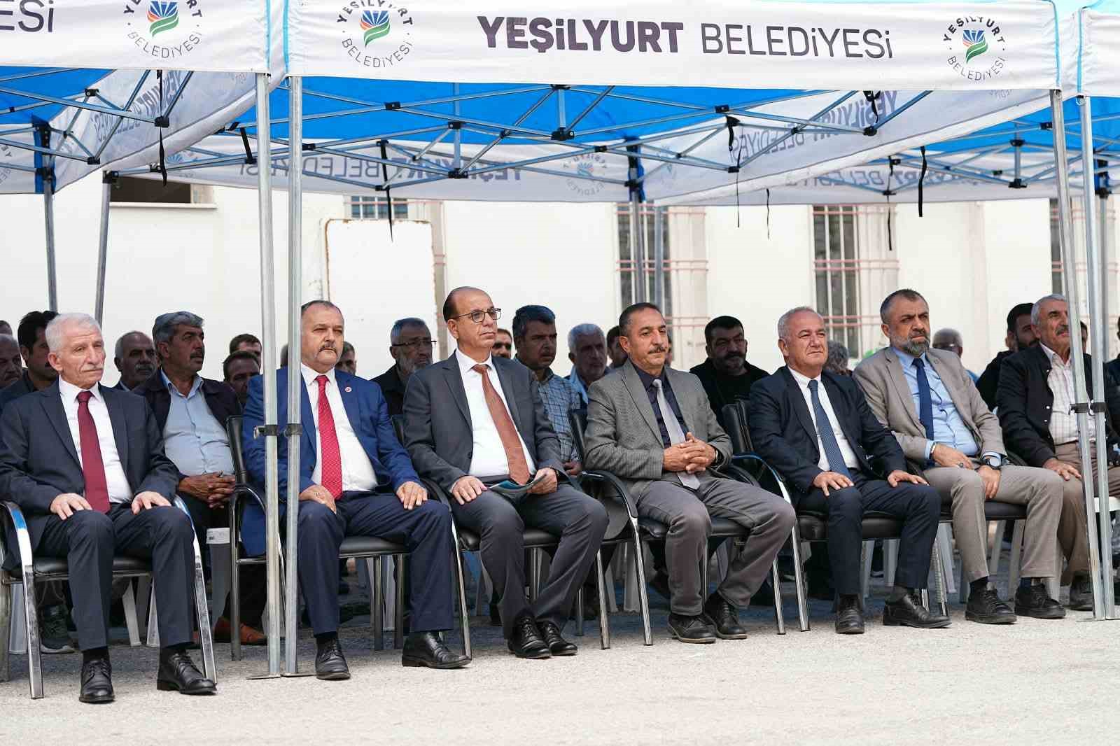 Yeşilyurt Belediyesi’nden üreticilere 60 ton arpa desteği