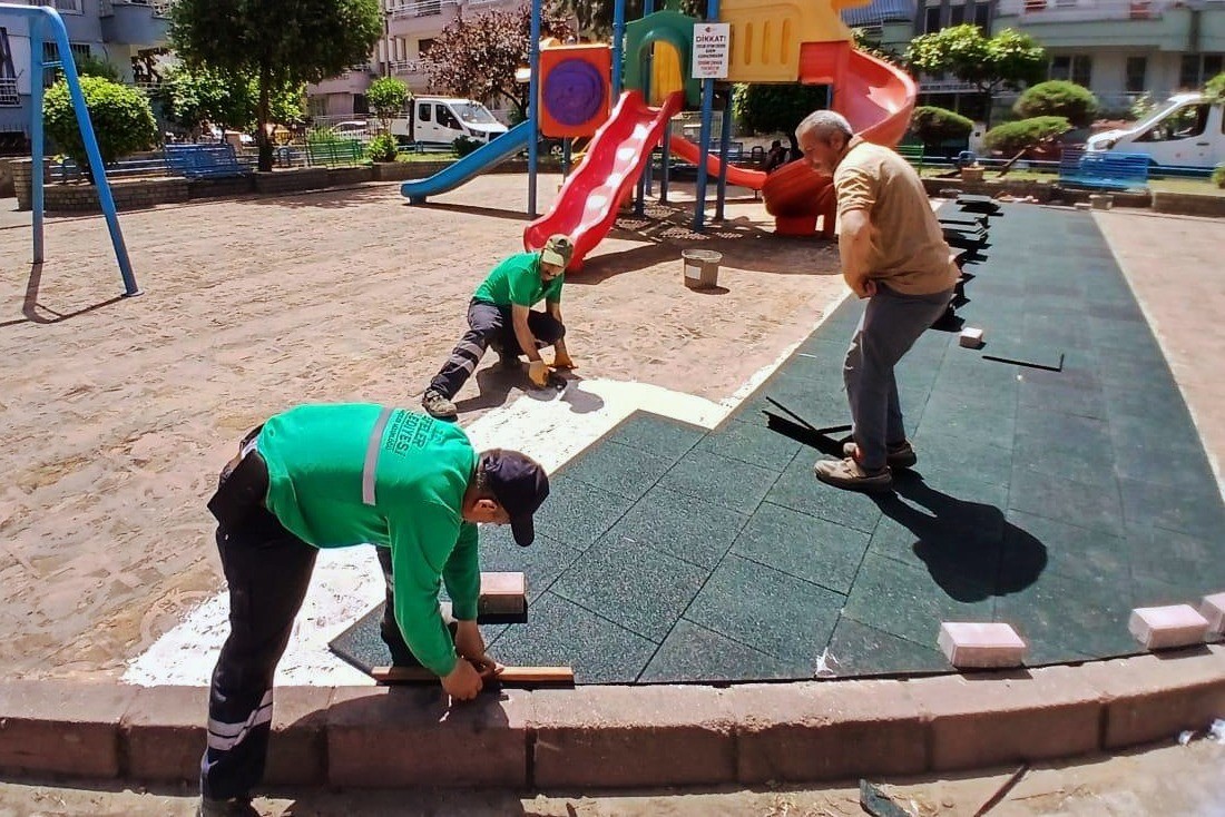 Efeler’de park ve yeşil alanlar bakıma alındı