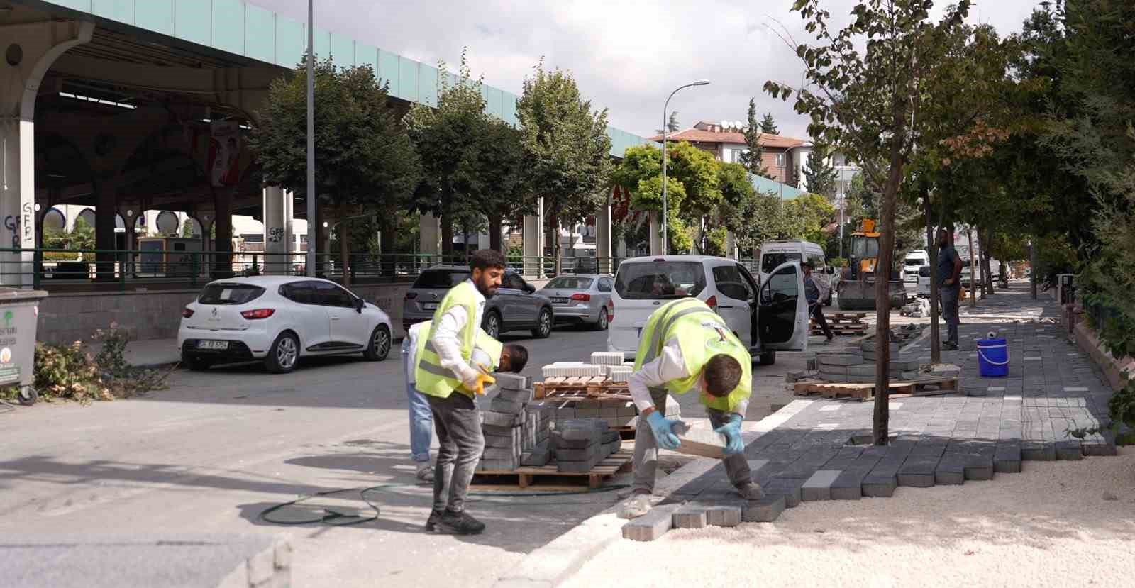 Şehitkamil’de kaldırımlar yenileniyor