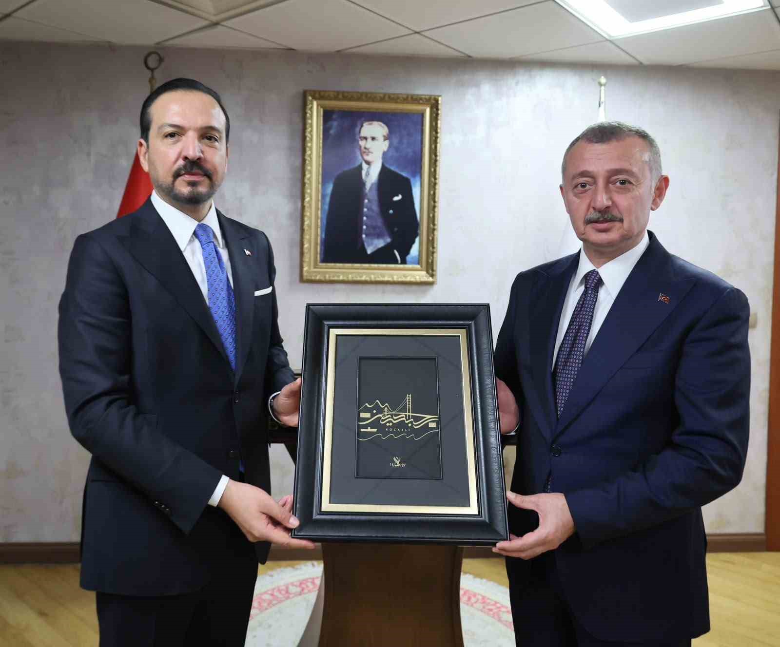 Zorlu’dan Büyükakın’a övgü: "Kendisi sadece hizmet üretmiyor, kavram da üretiyor"