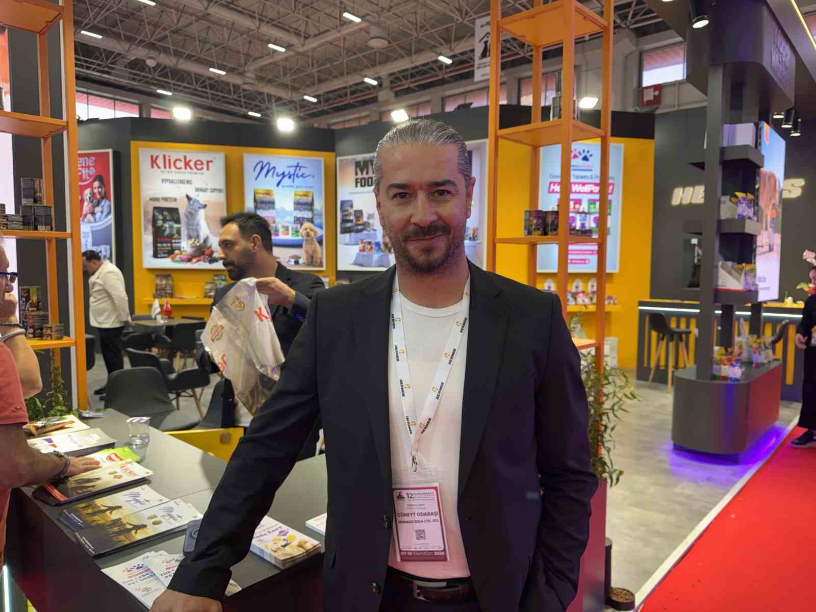 Evcil hayvan fuarında sevimli dostlara lezzet şöleni