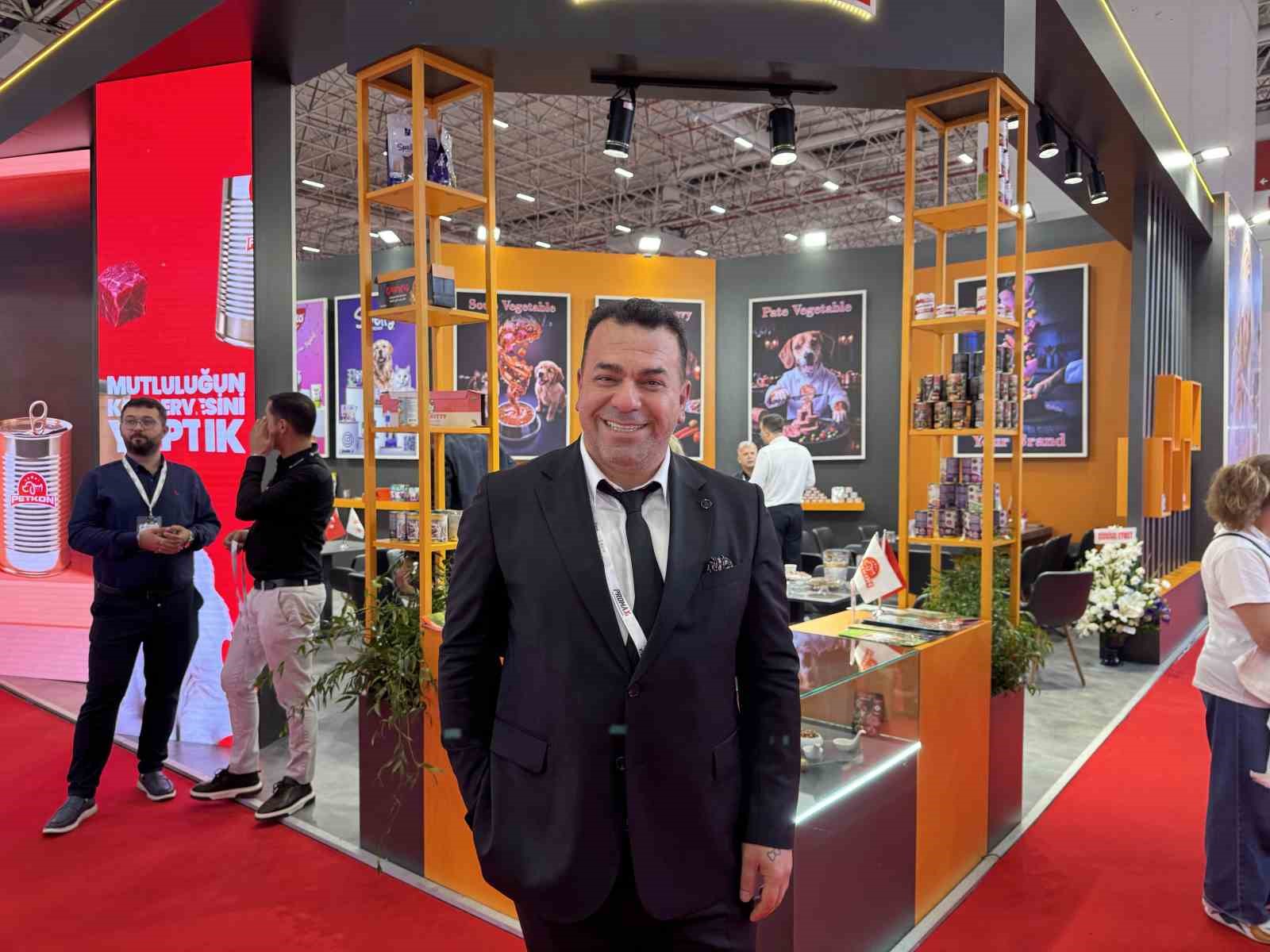 Evcil hayvan fuarında sevimli dostlara lezzet şöleni
