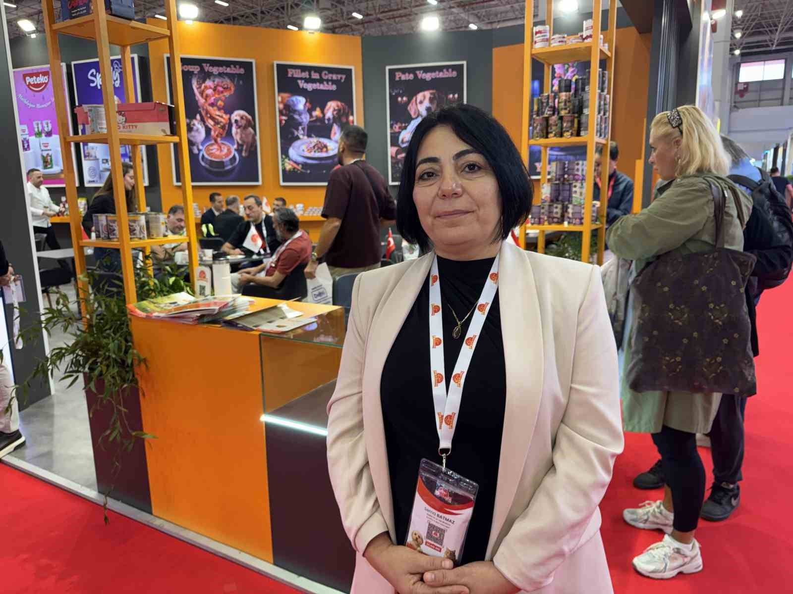 Evcil hayvan fuarında sevimli dostlara lezzet şöleni